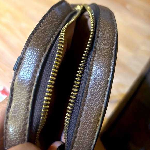 Gucci Beige and Brown Crossbody Bag with Gold Chain - Picture 5 of 11